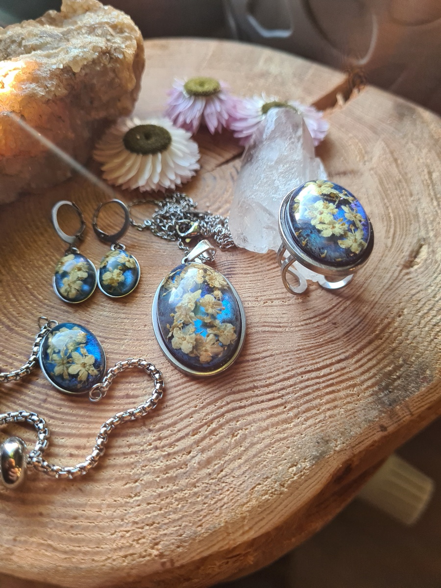 Zestaw biżuterii z kwiatem czarnego bzu - obrazek 5