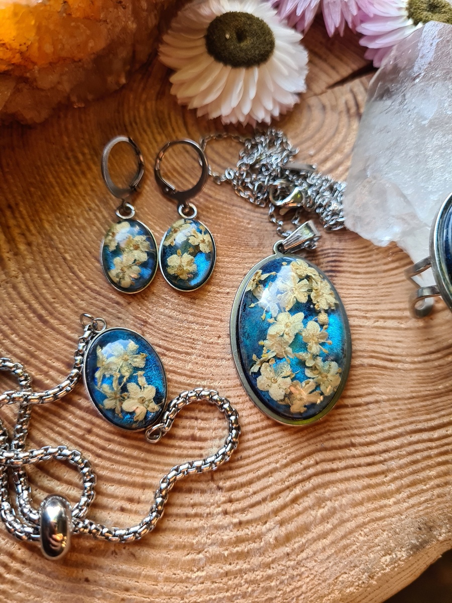 Zestaw biżuterii z kwiatem czarnego bzu - obrazek 6