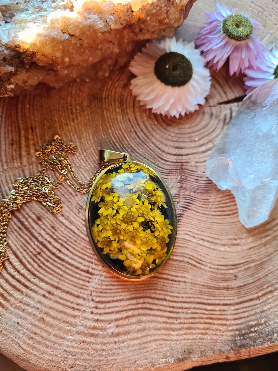 Zawieszka z żywicy z kwiatem suchlinu - obrazek 4