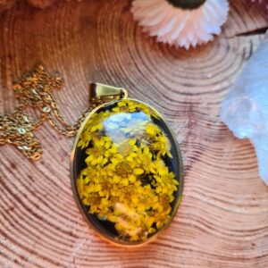 Zawieszka z żywicy z kwiatem suchlinu