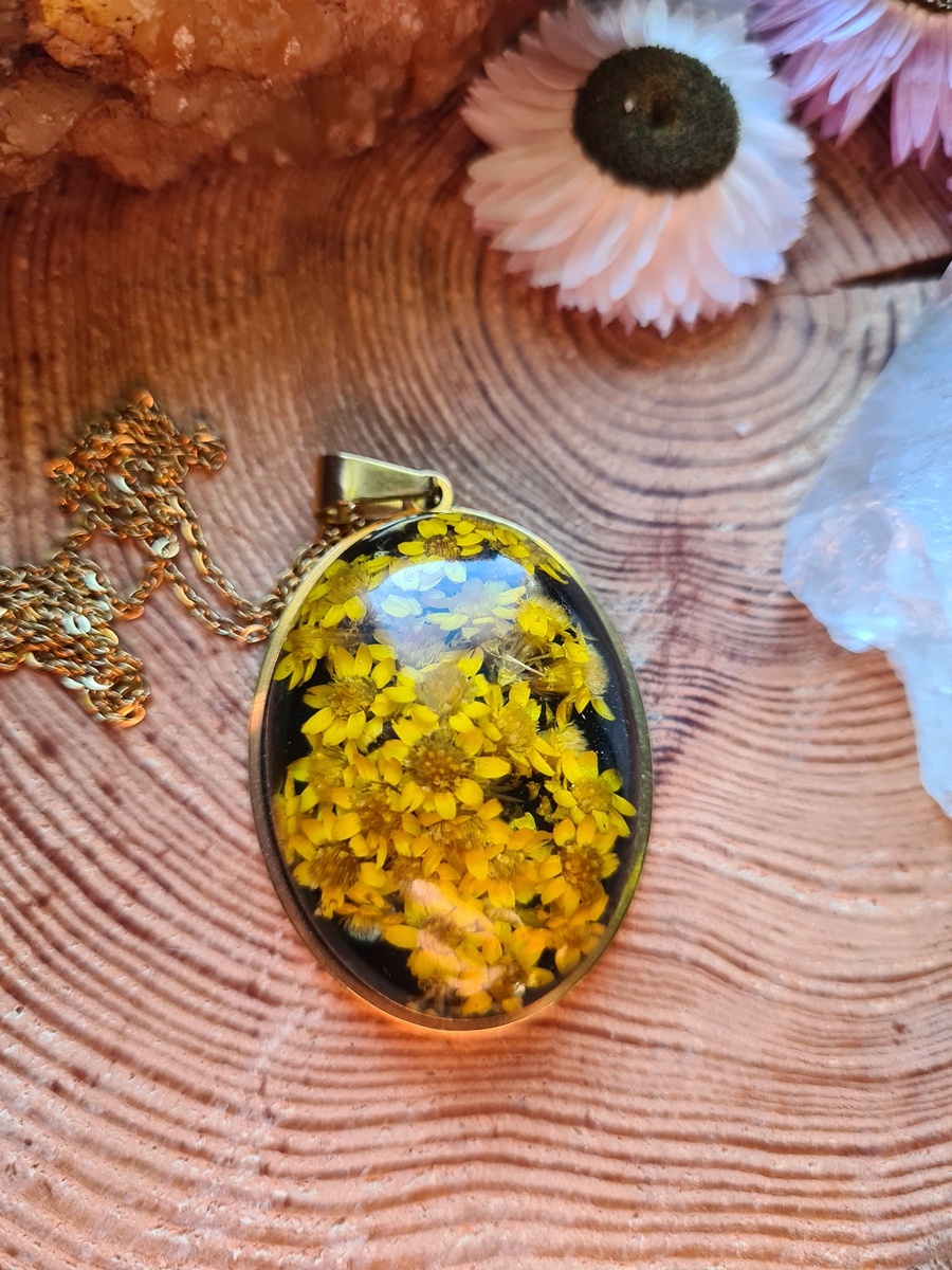 Zawieszka z żywicy z kwiatem suchlinu