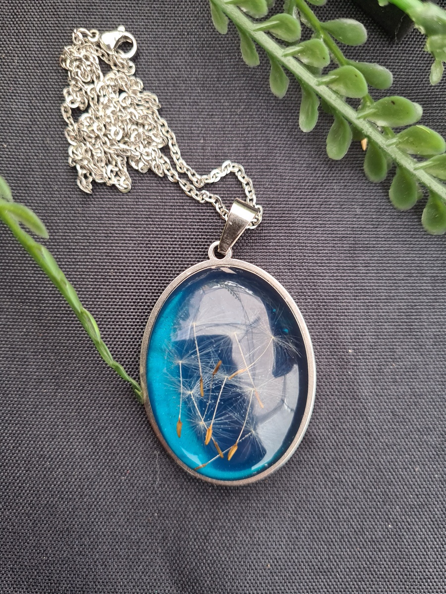 Zawieszka z żywicy z nasionami dmuchawca