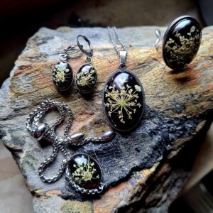 Zestaw biżuterii z kwiatem dzikiej marchewki