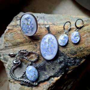 Zestaw biżuterii z kwiatem niezapominajki