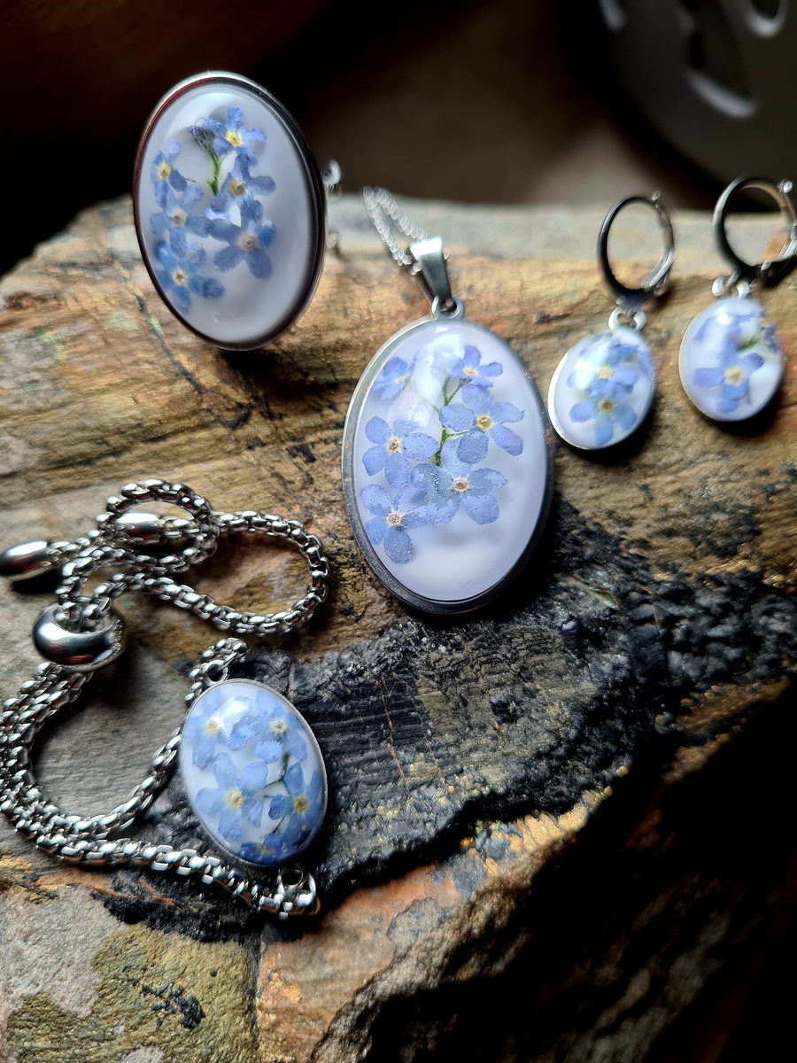 Zestaw biżuterii z kwiatem niezapominajki - obrazek 3