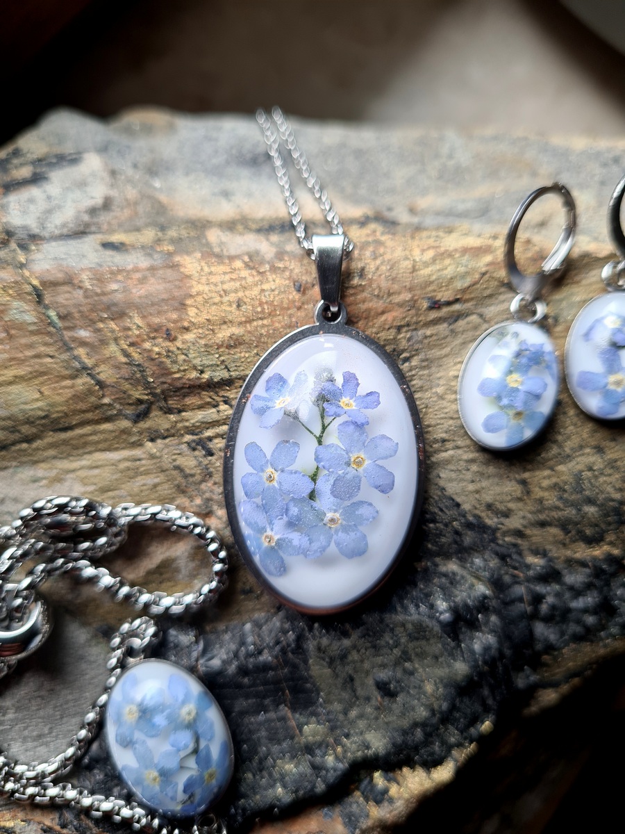 Zestaw biżuterii z kwiatem niezapominajki - obrazek 7