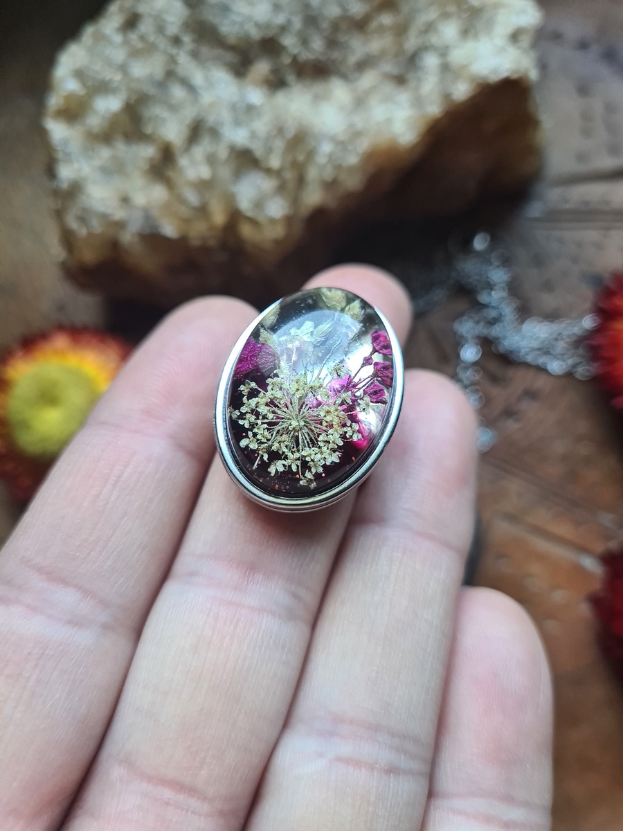 Zestaw biżuterii z kwiatem gipsówki, dzikiej marchewki oraz prosa - obrazek 6