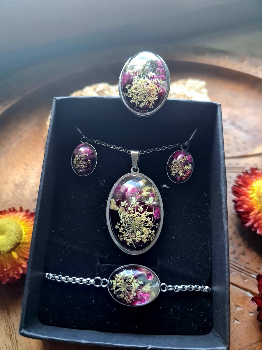 Zestaw biżuterii z kwiatem gipsówki, dzikiej marchewki oraz prosa - obrazek 10