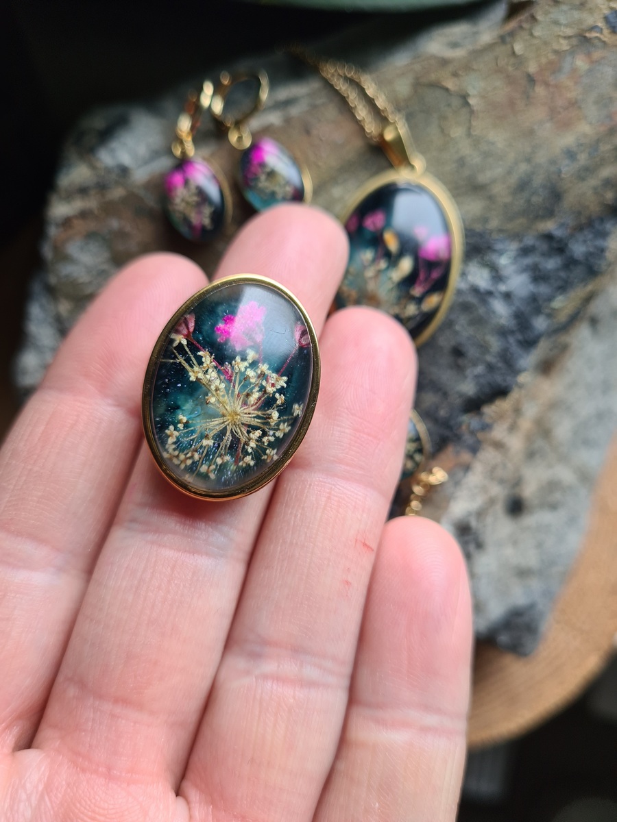 Zestaw biżuterii z kwiatem gipsówki, dzikiej marchewki oraz prosa - obrazek 5