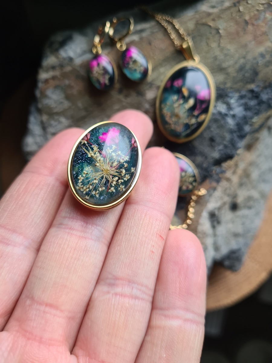 Zestaw biżuterii z kwiatem gipsówki, dzikiej marchewki oraz prosa - obrazek 6