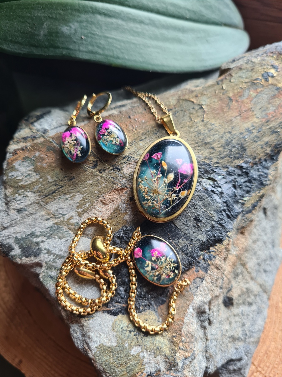 Zestaw biżuterii z kwiatem gipsówki, dzikiej marchewki oraz prosa - obrazek 8