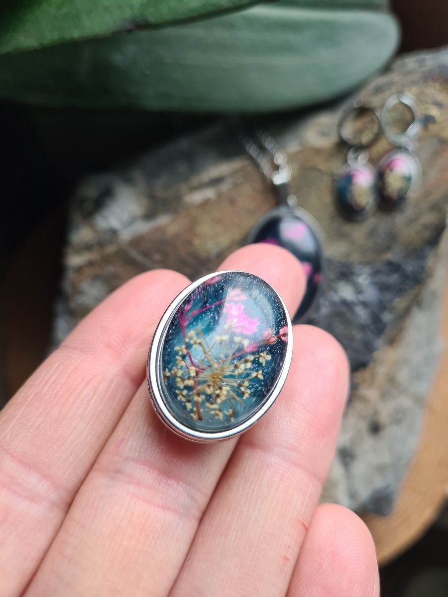 Zestaw biżuterii z kwiatem gipsówki oraz dzikiej marchewki - obrazek 7