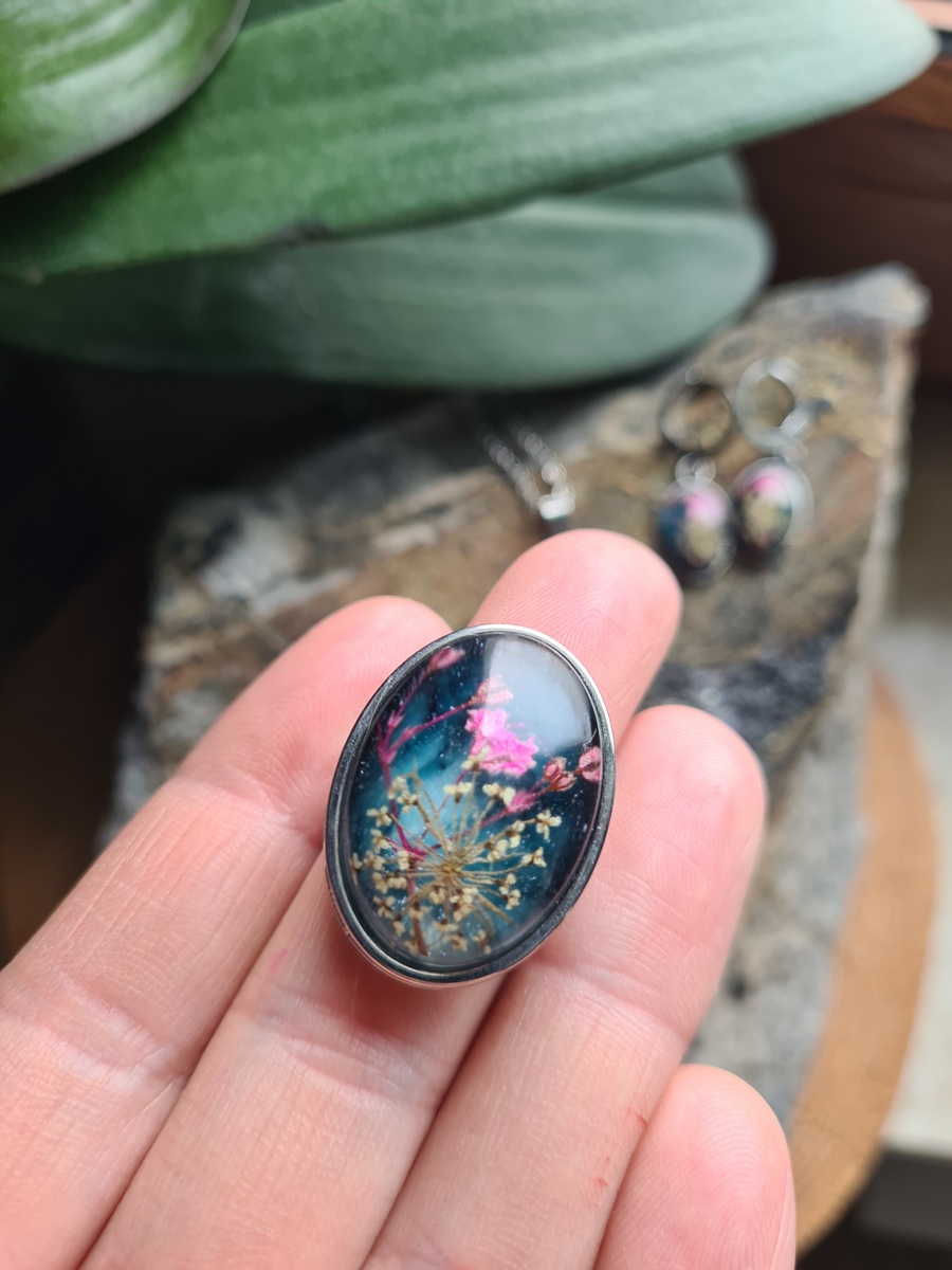 Zestaw biżuterii z kwiatem gipsówki oraz dzikiej marchewki - obrazek 8