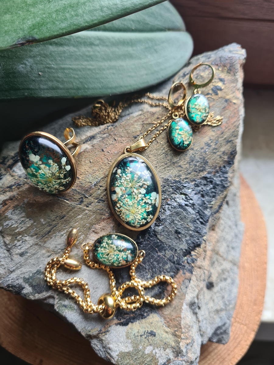 Zestaw biżuterii z kwiatem dzikiej marchewki