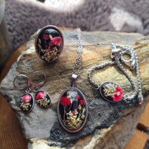 Zestaw biżuterii z kwiatem  gipsówki, dzikiej marchewki oraz prosa