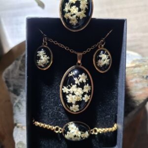 Zestaw biżuterii z kwiatem czarnego bzu