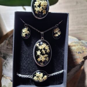 Zestaw biżuterii z kwiatem czarnego bzu